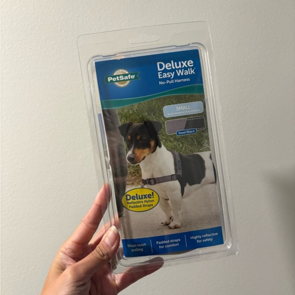 NWT PetSafe Deluxe Easy Walk Harness - Black and Gray